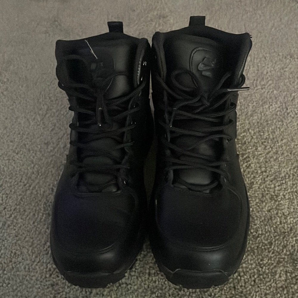 Nike boots - Picture 1 of 4